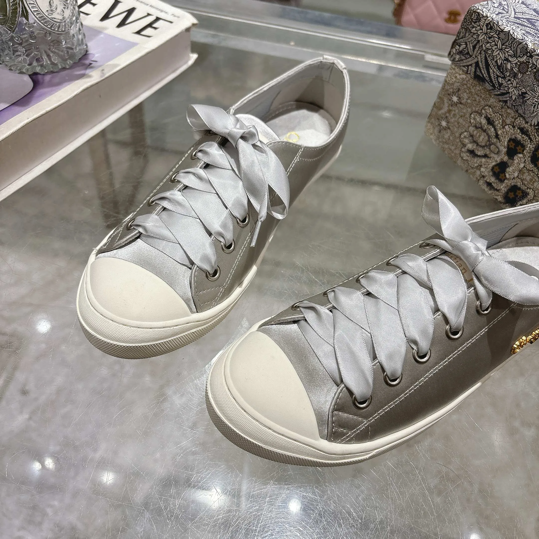 👟👟Ex-factory price 440👟👟 Dior ballet-style casual shoes, the same style as celebrities, satin fabric, breathable mesh lining, sheepskin for feet, wear-resistant rubber sole, size 35-40.